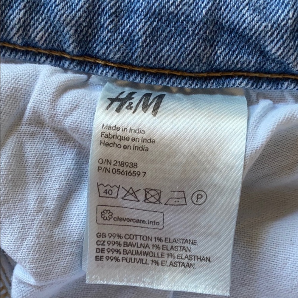 H&M Ripped Light Wash Jeans - Picture 4 of 4